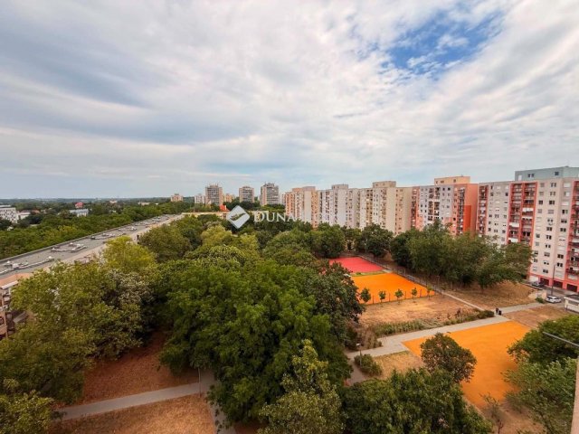 Eladó panellakás, Debrecenben, Ötvenhatosok terén 64.9 M Ft