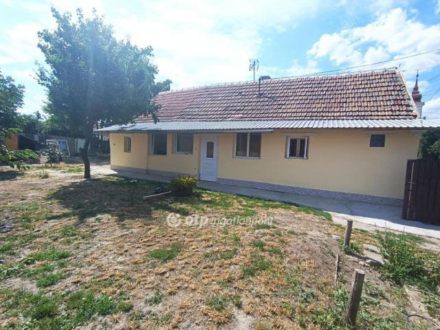 Eladó családi ház, Szentmártonkátán 17.5 M Ft, 1+1 szobás