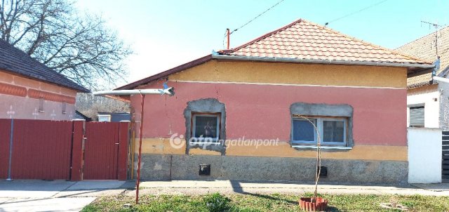 Eladó családi ház, Kunszentmártonban 15.5 M Ft, 2+1 szobás