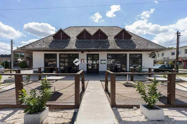 Eladó üzlethelyiség, Rétságon, Piac téren 105 M Ft