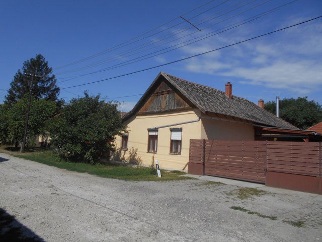 Eladó családi ház, Tótkomlóson, Hold utcában 12.5 M Ft