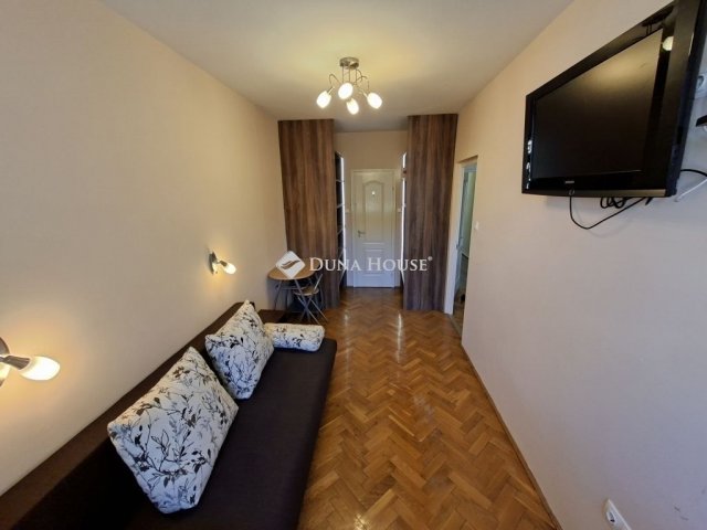 Eladó téglalakás, Szegeden 64 M Ft, 3 szobás