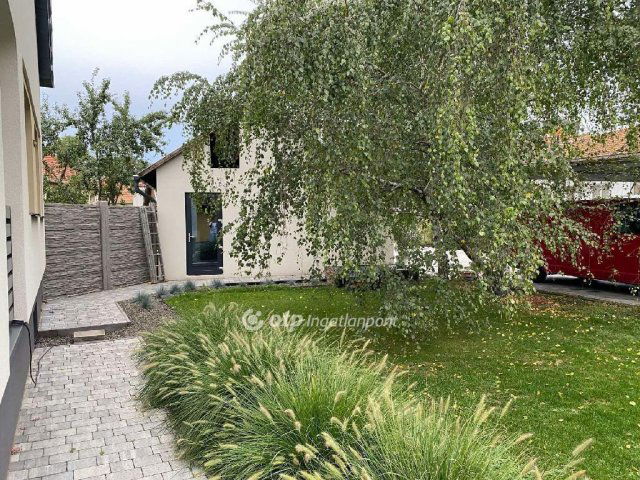 Eladó családi ház, Egerben 139 M Ft, 5+2 szobás