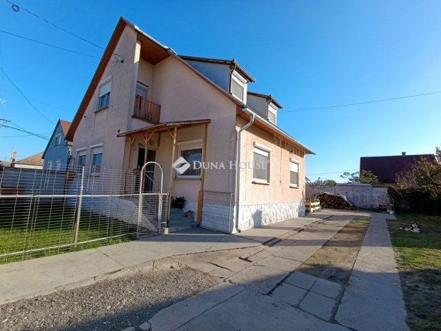 Eladó családi ház, Mohácson 54.9 M Ft, 5 szobás