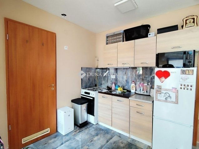 Eladó családi ház, Vecsésen 73.5 M Ft, 7 szobás