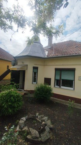 Eladó családi ház, Szolnokon 16 M Ft, 1 szobás