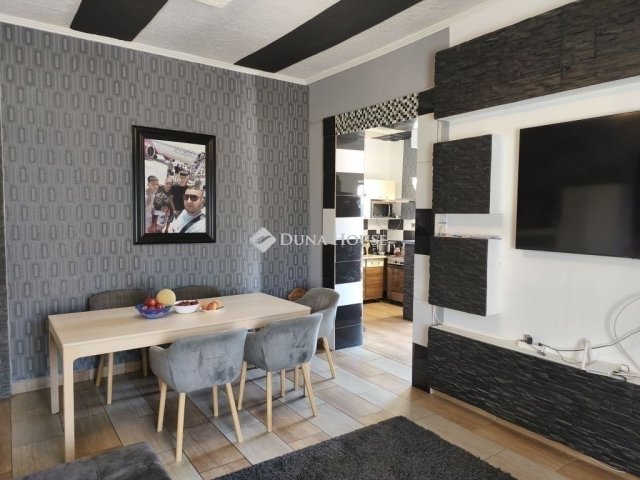 Eladó családi ház, Dunaharasztin 90 M Ft, 5 szobás