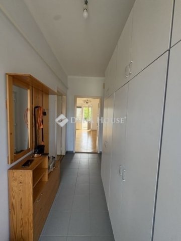 Eladó téglalakás, Pécsett 69.9 M Ft, 3 szobás