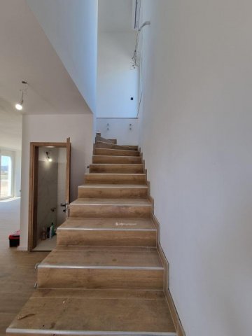 Eladó ikerház, Budajenőn 175 M Ft, 4+1 szobás