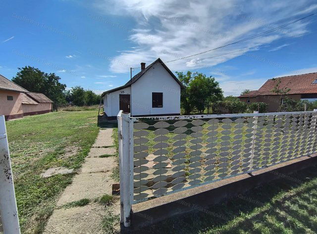 Eladó családi ház, Tiszaroffon 4.9 M Ft, 2 szobás