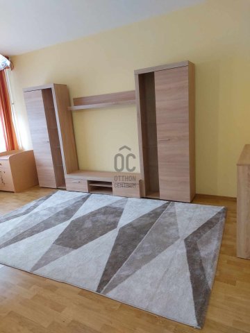 Kiadó panellakás, albérlet, Szekszárdon, Kodály Zoltán utcában