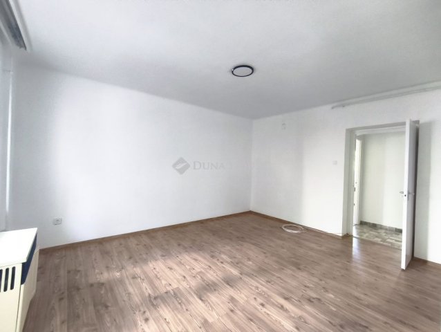 Eladó téglalakás, Dombóváron 29.5 M Ft, 3 szobás