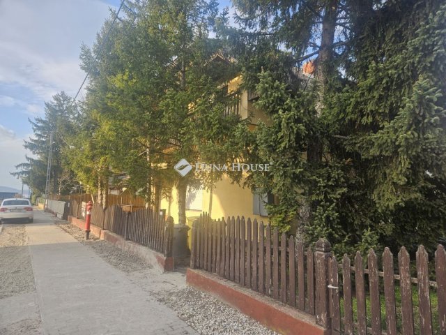 Eladó családi ház, Balatonlelleén 250 M Ft, 8 szobás