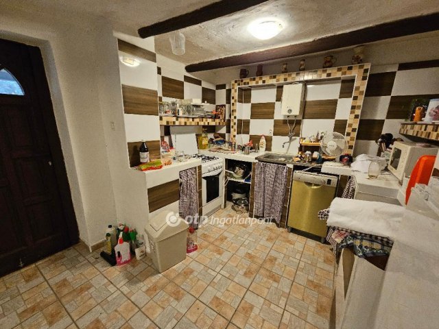 Eladó nyaraló, Cserkeszőlőn 19 M Ft, 3 szobás