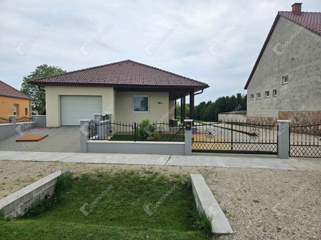 Eladó családi ház, Mezőörsön 119 M Ft, 2 szobás