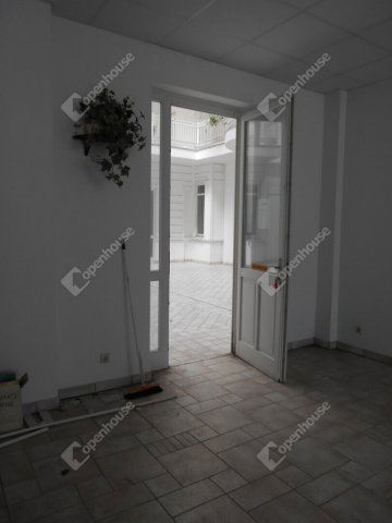 Eladó üzlethelyiség, Zalaegerszegen 42 M Ft