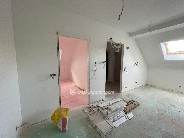 Eladó téglalakás, Fertőszentmiklóson 62.9 M Ft, 2+1 szobás