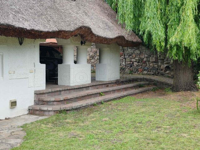 Eladó családi ház, Szentbékkállán 215 M Ft, 6 szobás