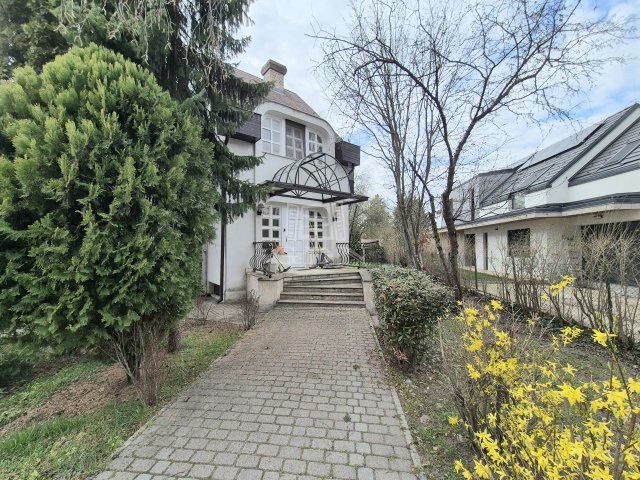 Eladó családi ház, Budapesten, III. kerületben 268 M Ft