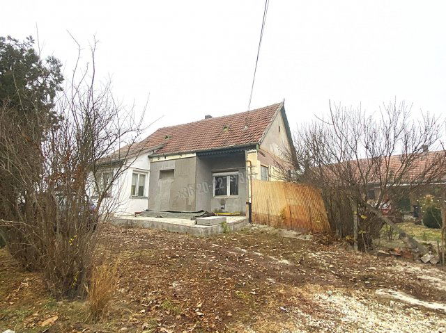 Eladó családi ház, Makádon 29.9 M Ft, 2 szobás