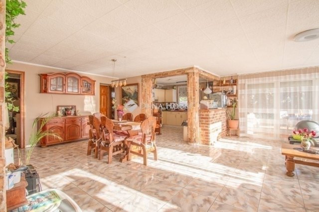 Eladó családi ház, Üllőn 107.9 M Ft, 5 szobás