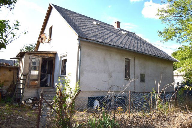 Eladó családi ház, Várpalotán 38 M Ft, 2 szobás
