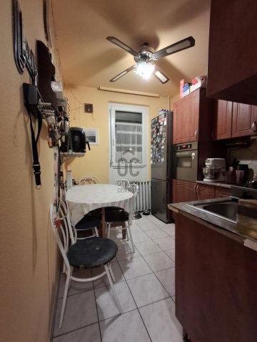 Eladó panellakás, Pécsett 44.9 M Ft, 3 szobás