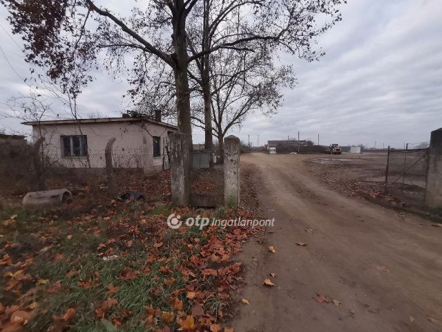 Eladó ipari ingatlan, Békéscsabán 199.9 M Ft