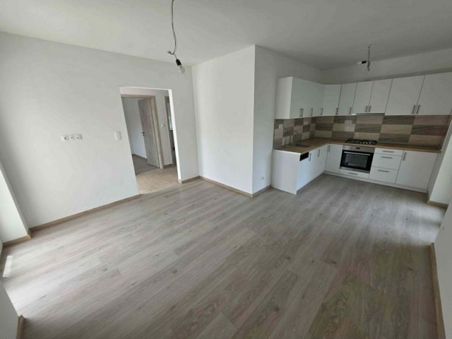 Eladó ikerház, Besnyőn 42.9 M Ft, 3 szobás