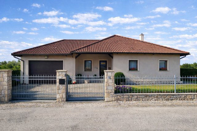 Eladó családi ház, Gyenesdiáson 229.9 M Ft, 4 szobás