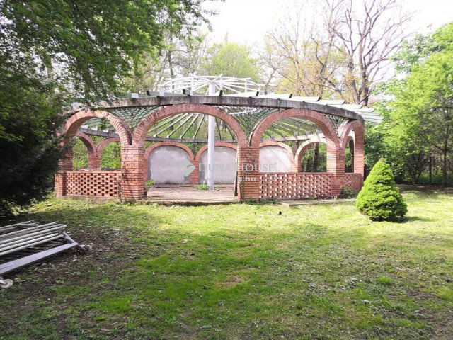 Eladó telek, Szentendrén 248 M Ft / költözzbe.hu