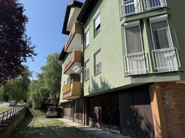 Eladó téglalakás, Pécsett, Illyés Gyula úton 49 M Ft, 3 szobás