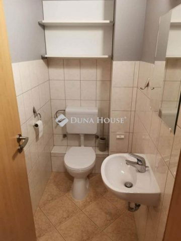 Eladó téglalakás, Veszprémben 76.9 M Ft, 2 szobás