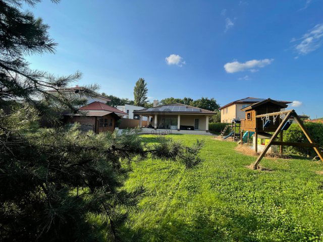 Eladó családi ház, Debrecenben 224.9 M Ft, 6 szobás