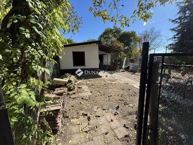 Eladó családi ház, Szegeden 8.9 M Ft, 2 szobás