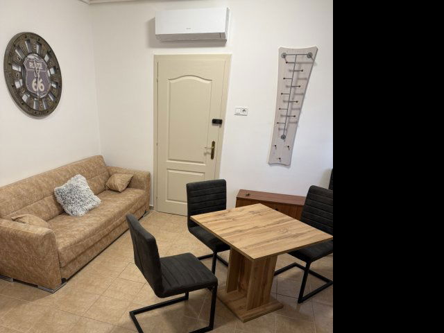 Kiadó téglalakás, albérlet, Pécsett, Semmelweis utcában