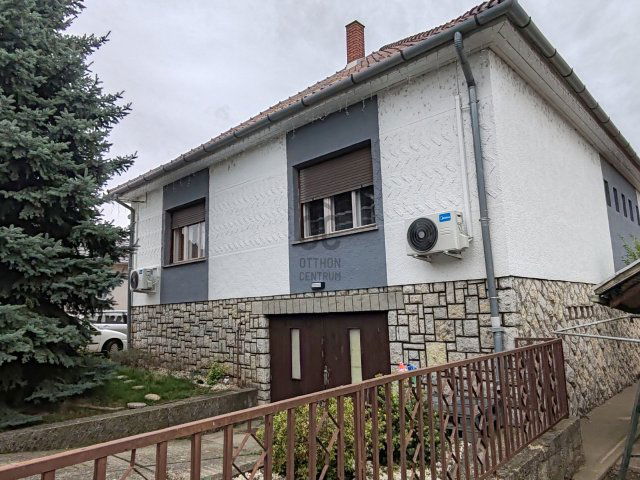 Eladó családi ház, Balatonszabadiban 69.99 M Ft, 3 szobás