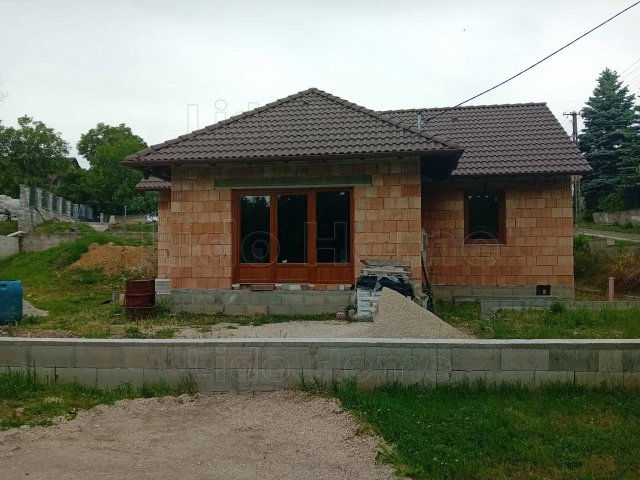 Eladó családi ház, Öskün 47.5 M Ft, 2 szobás