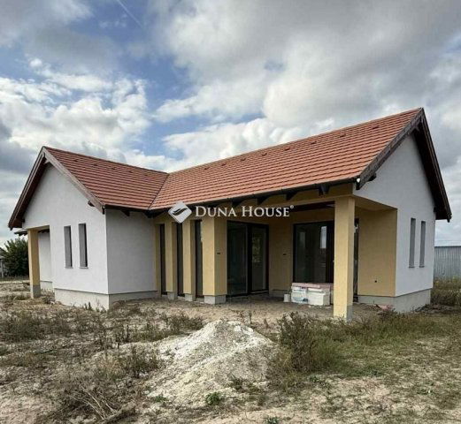 Eladó családi ház, Lajosmizsén 85 M Ft, 4 szobás