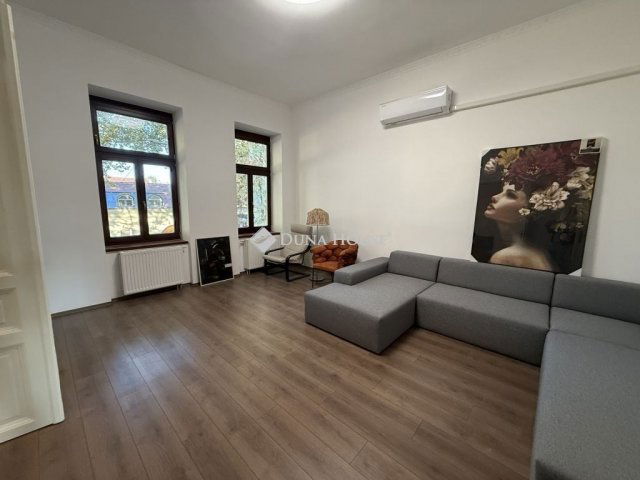 Eladó téglalakás, Pécsett 48 M Ft, 2 szobás