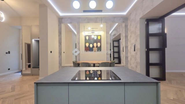 Eladó téglalakás, Budapesten, VI. kerületben 180 M Ft, 2 szobás