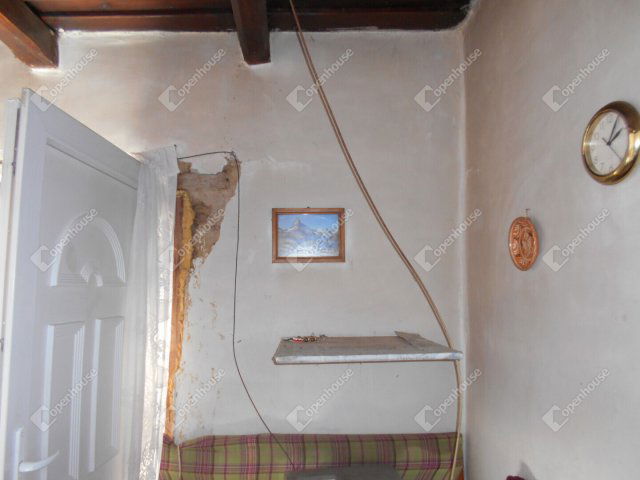 Eladó családi ház, Bezeréden 6.5 M Ft, 1 szobás