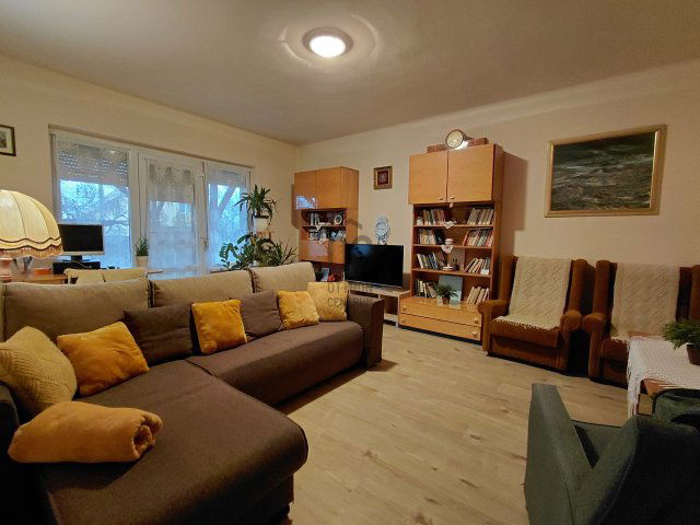 Eladó családi ház, Abasáron 59.876 M Ft, 5 szobás