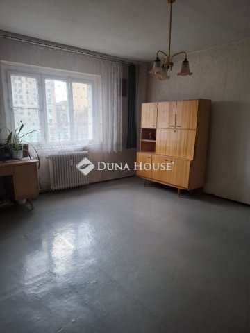 Eladó panellakás, Szekszárdon, Wesselényi utcában 32.5 M Ft