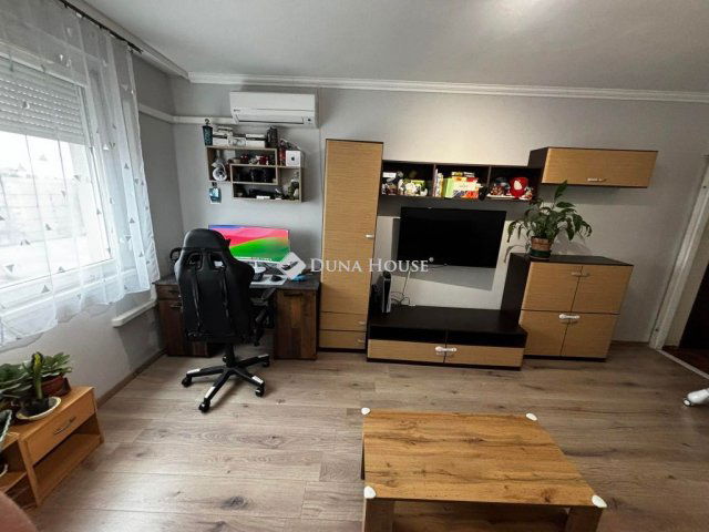 Eladó panellakás, Debrecenben 51.9 M Ft, 3 szobás