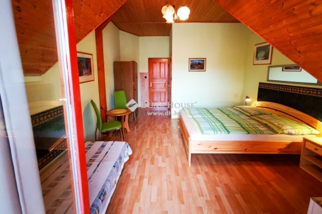 Eladó családi ház, Balatonfüreden 590 M Ft, 14 szobás