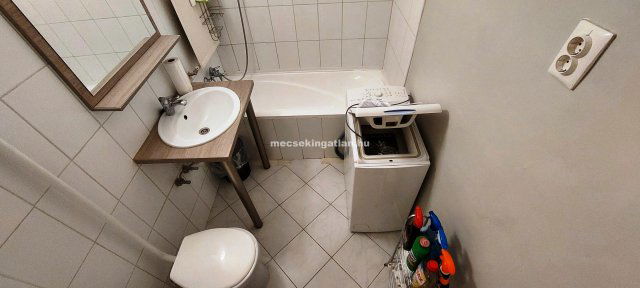Kiadó panellakás, albérlet, Pécsett 140 E Ft / hó, 2 szobás