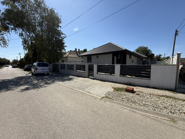Eladó családi ház, Bicskén 105 M Ft, 3 szobás