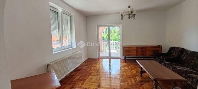 Eladó családi ház, Siklóson 96.5 M Ft, 5 szobás