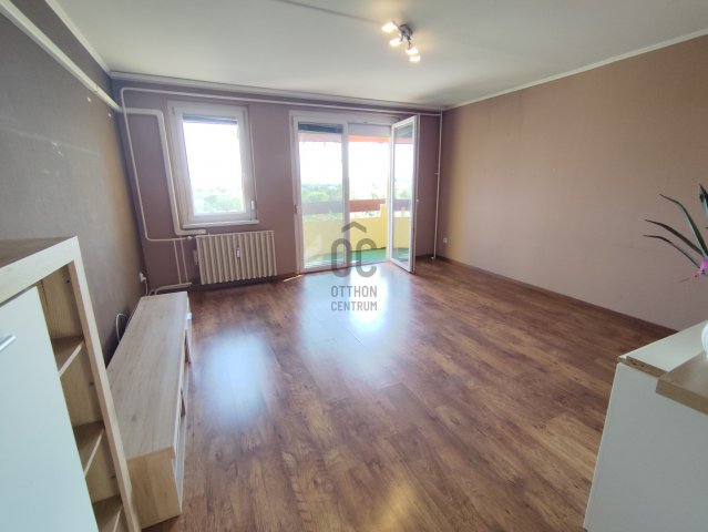 Eladó panellakás, Pétfürdőn 48.5 M Ft, 3 szobás